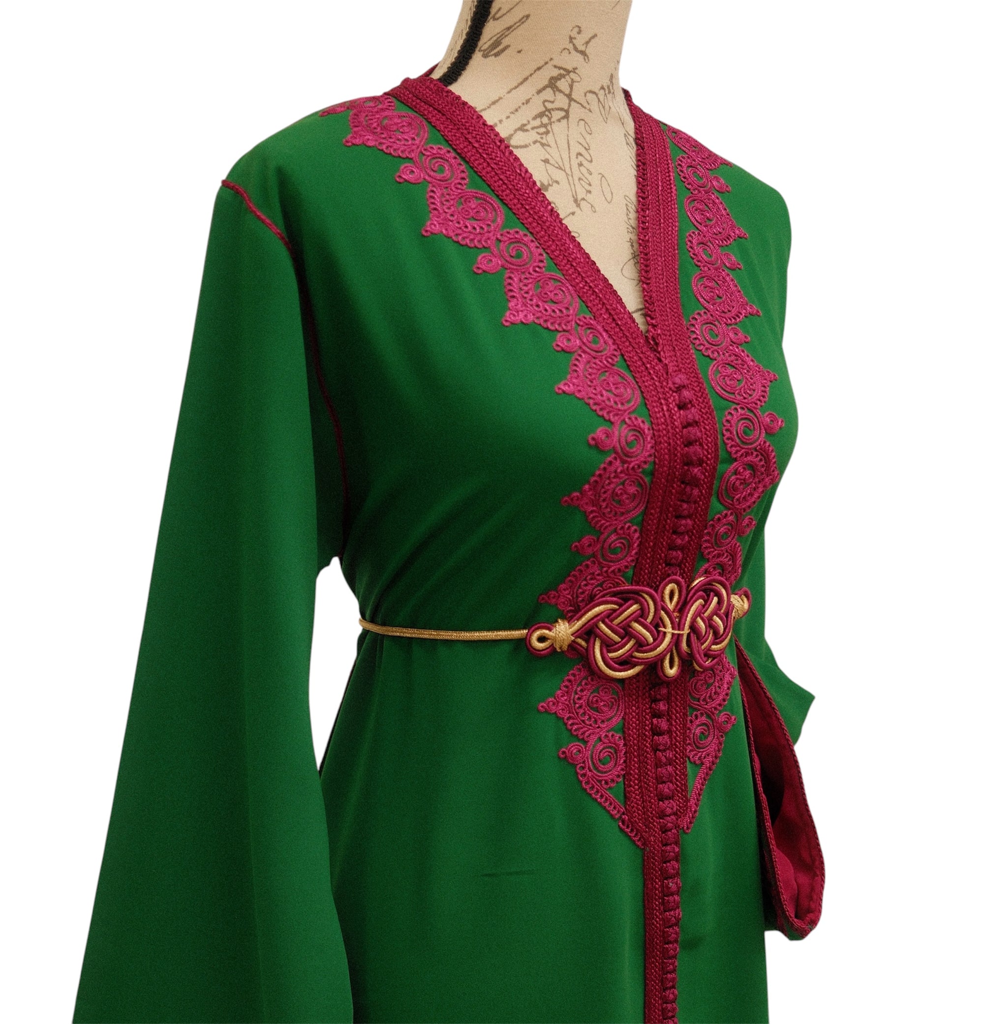 Chic Green Caftan with Fuchsia Embroidery